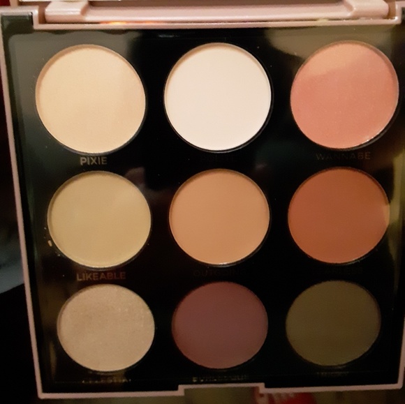 Make up...( eyeshadow ) - Picture 2 of 3